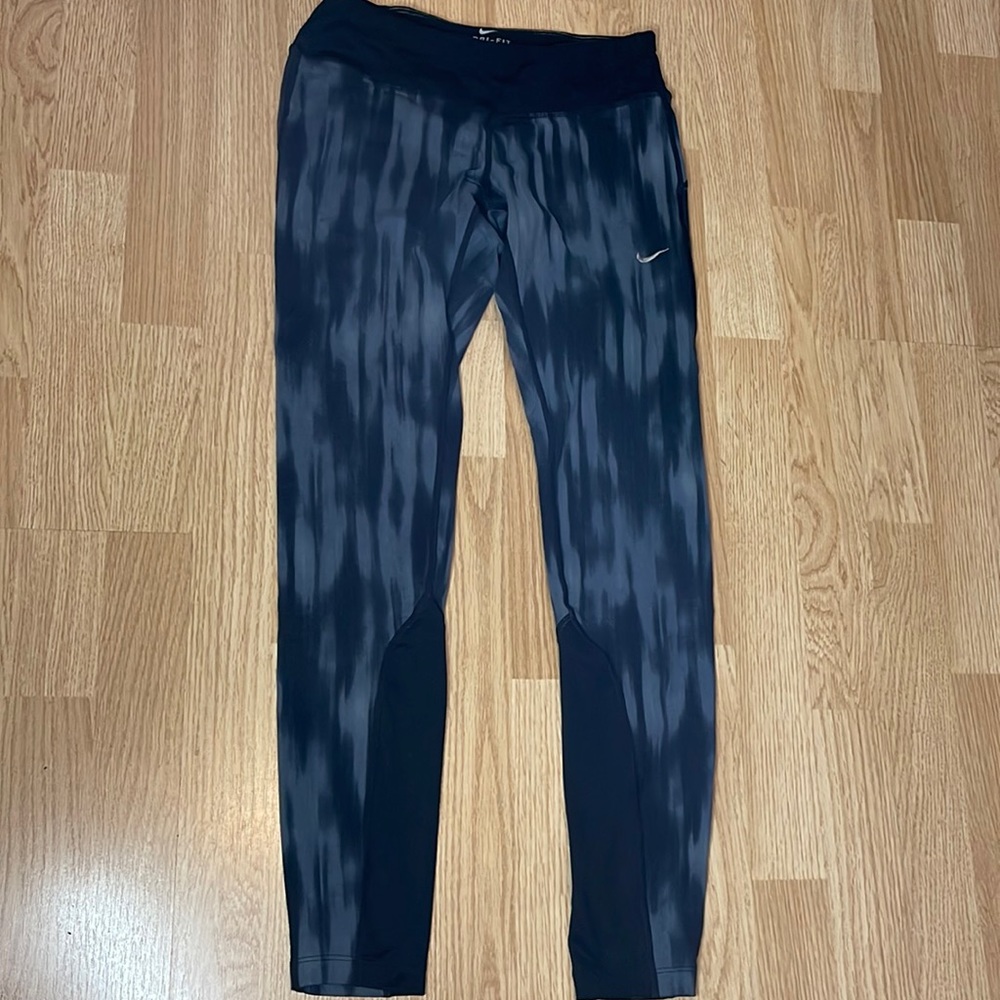 Women’s small Nike Dri-fit leggings lower rise. Gray and black warm leggings
